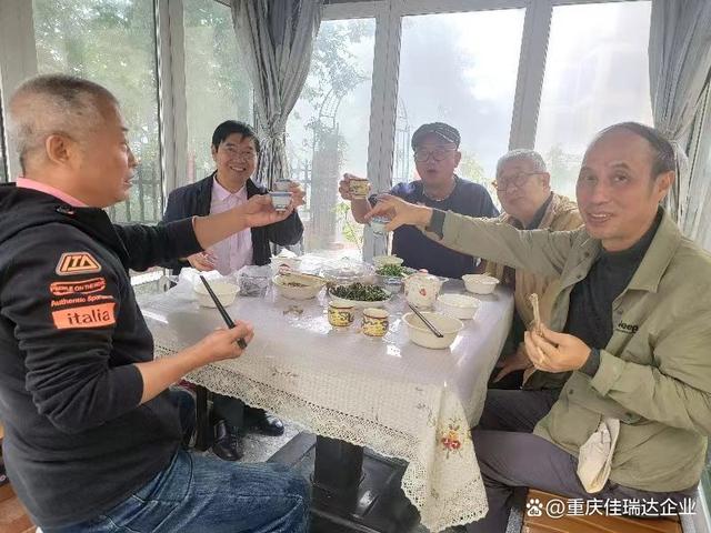 业主邻里盛宴香，情满长青生态城（作者：邹邹）
